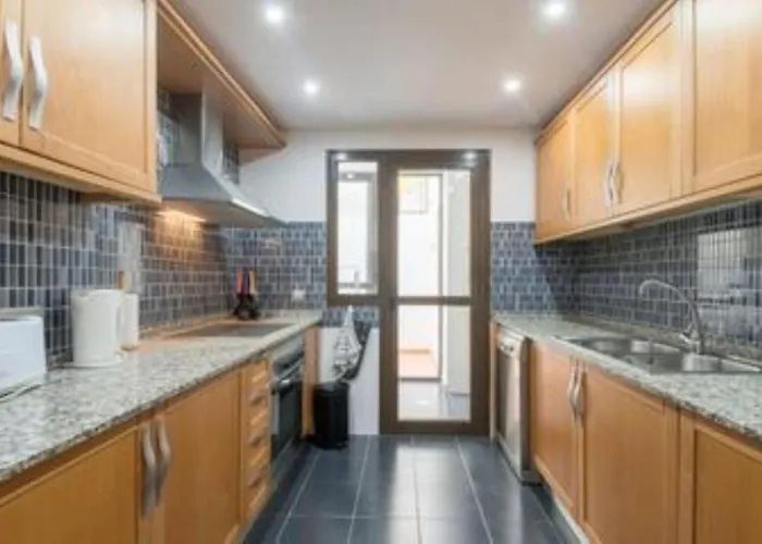 New Golden Mile 埃斯特波纳